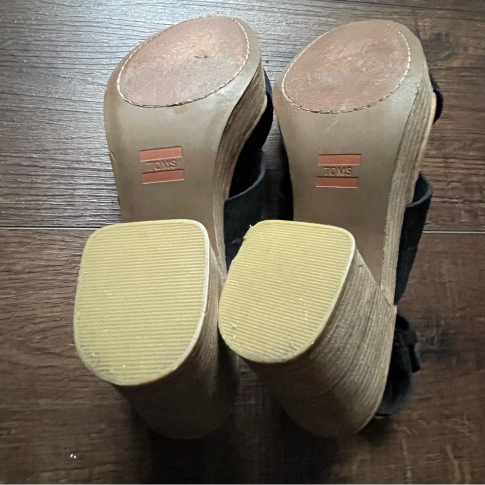 TOMS Black Suede Heels • Size 8 • Women - Picture 4 of 5